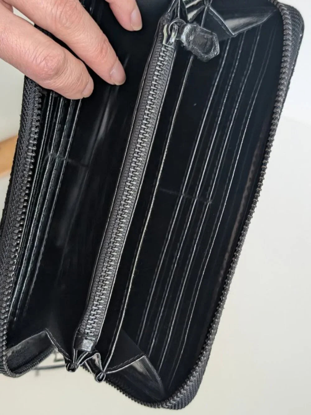 Black Victoria’s Secret Patent Crackled Leather Wallet - Picture 7 of 15